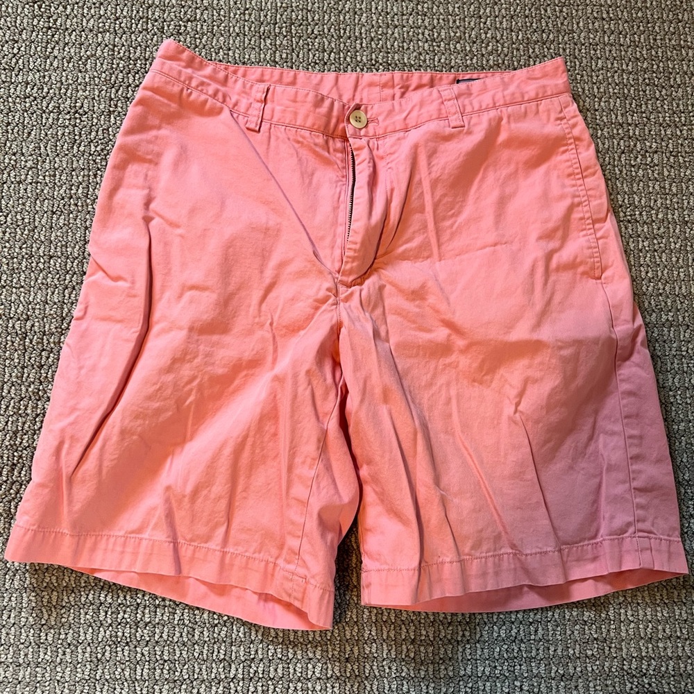 Vineyard Vine club shorts size 32, 9” inseam